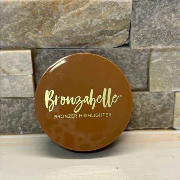 Belle Beauty Cosmetics by Kim Gravel Other - Bronzabelle Bronzer Highlifgter Tuscan Sun Bronzer in Warm Brown